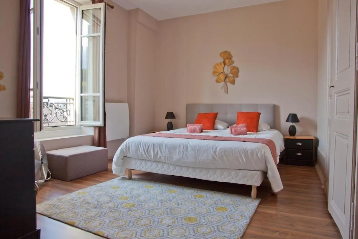 Apartment Charmant T3 ,100M2, Centre Ville, Classe 3 Etoiles Aix-les-Bains