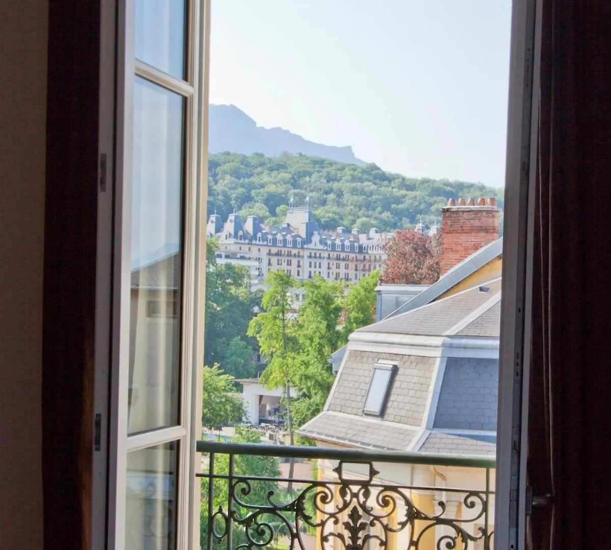 Apartment Charmant T3 ,100M2, Centre Ville, Classe 3 Etoiles Aix-les-Bains France