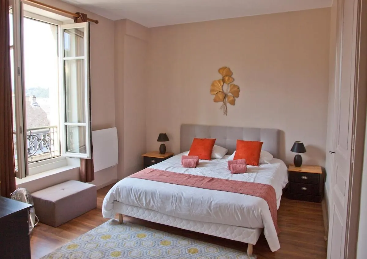 Apartment Charmant T3 ,100M2, Centre Ville, Classe 3 Etoiles Aix-les-Bains
