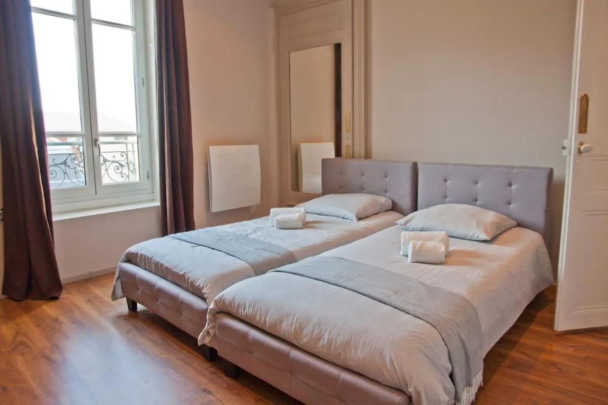 Apartment Charmant T3 ,100M2, Centre Ville, Classe 3 Etoiles Aix-les-Bains France