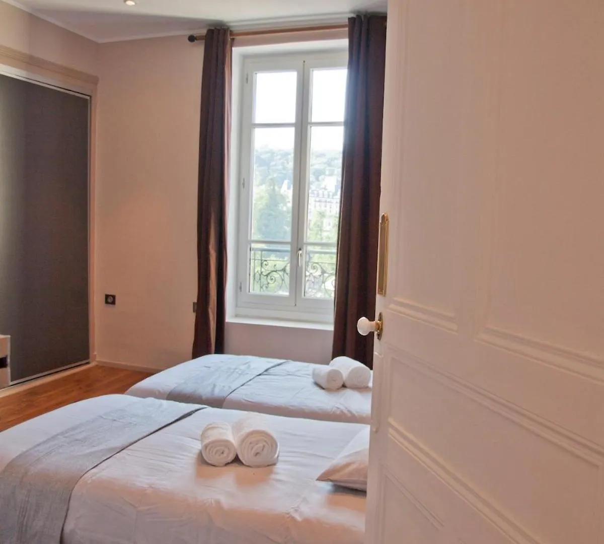 Charmant T3 ,100M2, Centre Ville, Classe 3 Etoiles Aix-les-Bains France